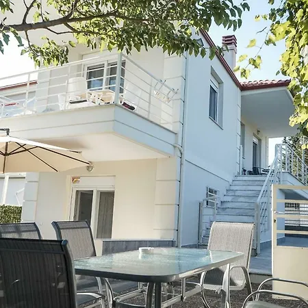Nektarios Garenias Kipoupoli بيت للعطل